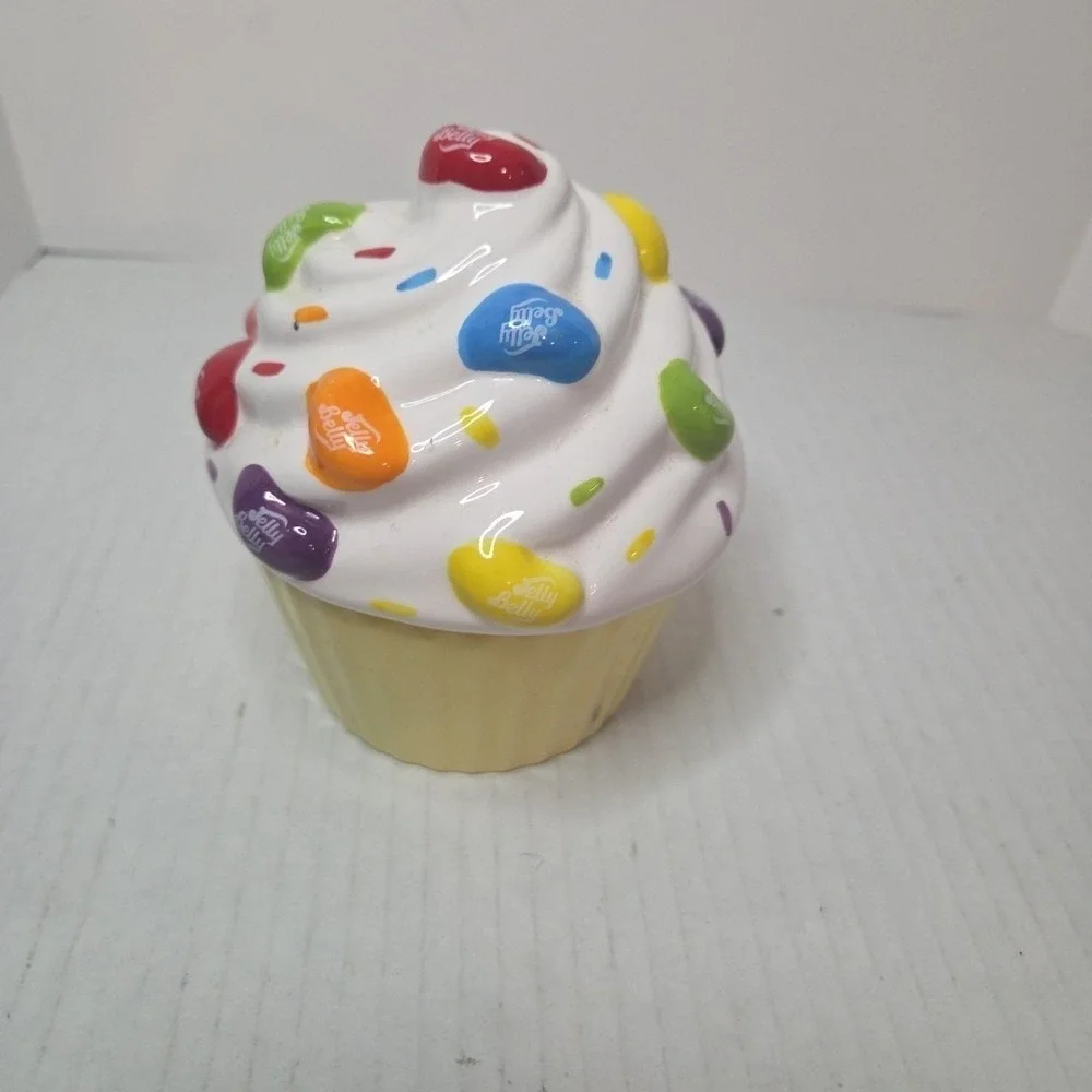 Jelly Belly Beans Ceramic Cupcake Covered Candy Dish Birthday Sprinkles 2011